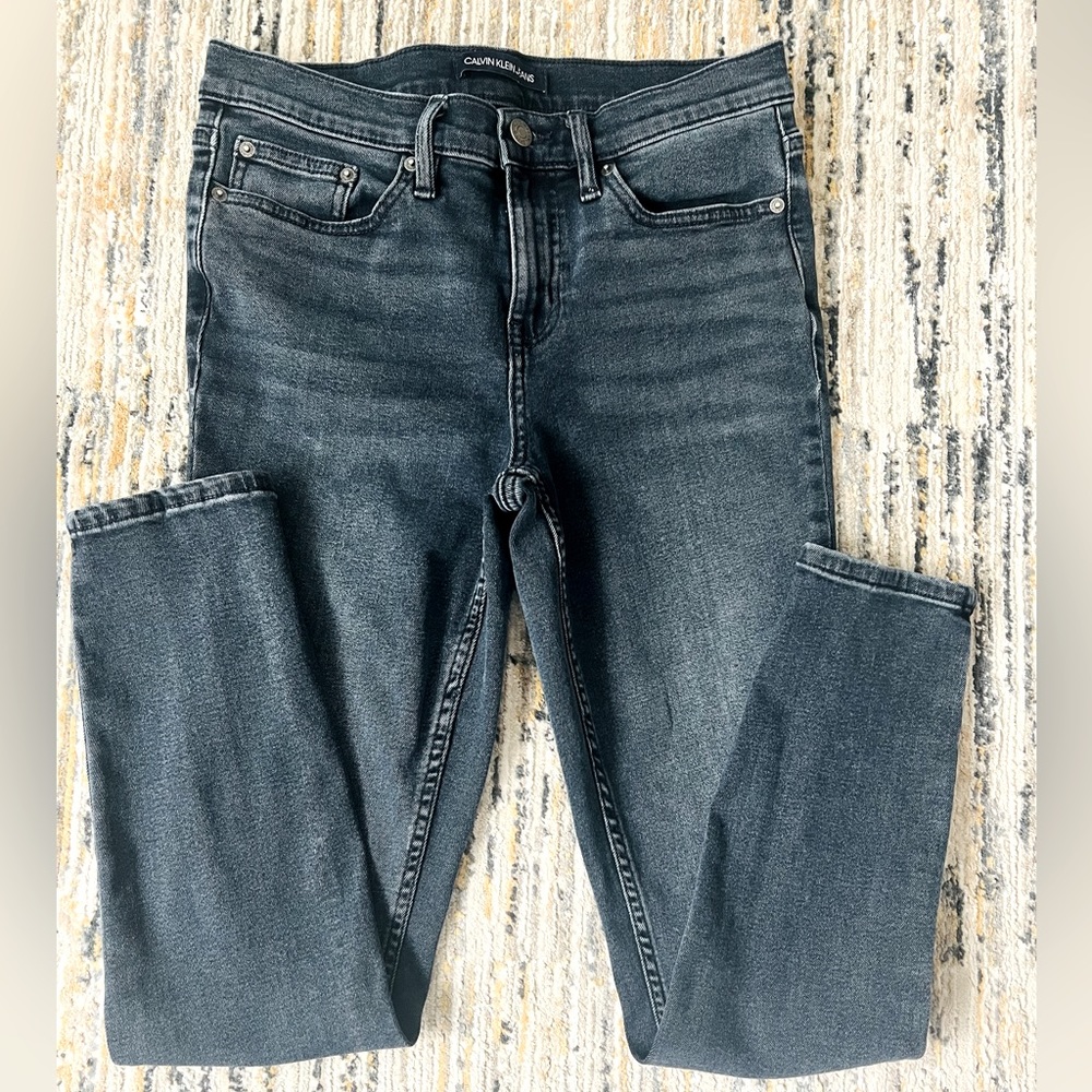 Calvin Klein Mid Rise Skinny, size 28